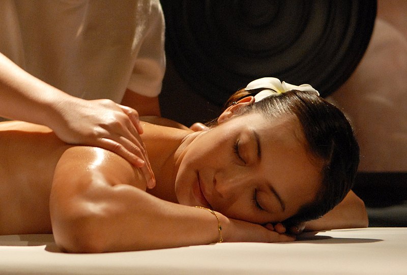 MASSAGE OF THE WHOLE BODY FOR A HAPPY ENDING TO THE THAI EROTIC